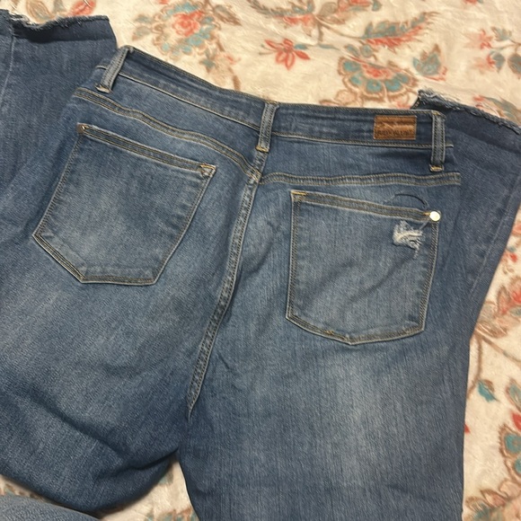 Judy Blue jeans with button front - Picture 4 of 4